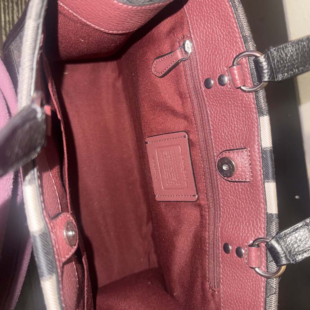 Coach Dempsey Carryall In Signature Jacquard With Stripe And Coach Patch - Picture 4 of 6